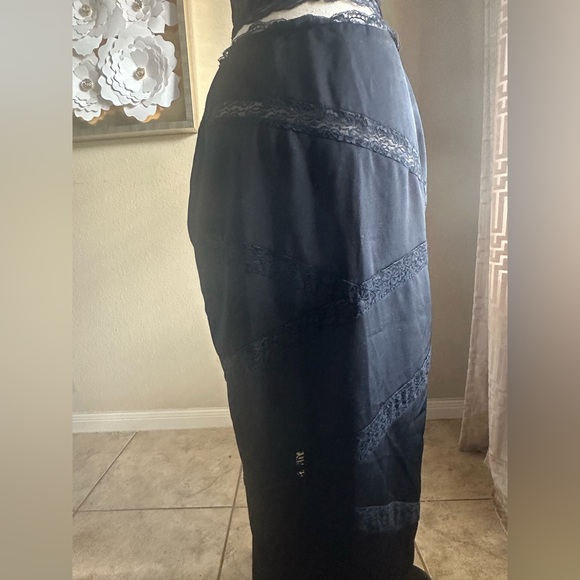 Elegant Black Lace Bustier and matching skirt 2 piece set - Picture 10 of 10